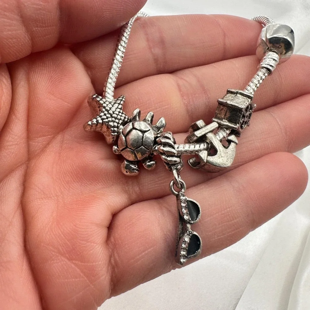 Vintage 80s Beach Charm Bracelet Silver Tone Starfish Turtle Ship‎ Wheel Jewelry